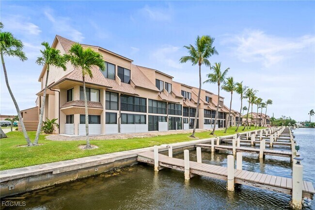 Building Photo - 894 Buttonwood Dr Unit 215 Rental