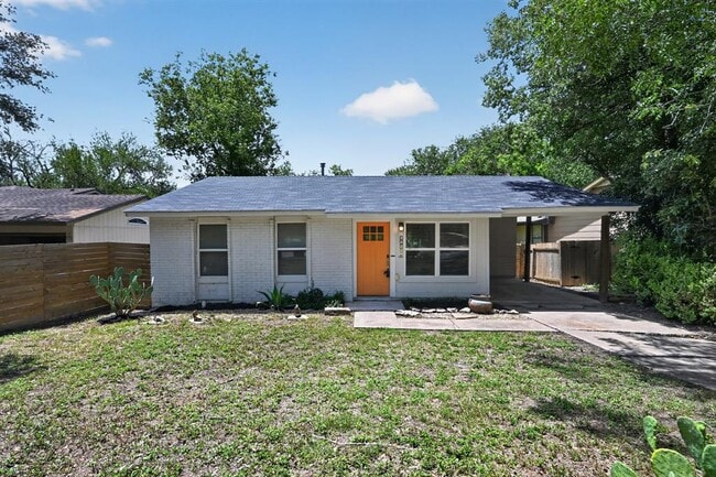 Building Photo - 2321 Lakehurst Dr