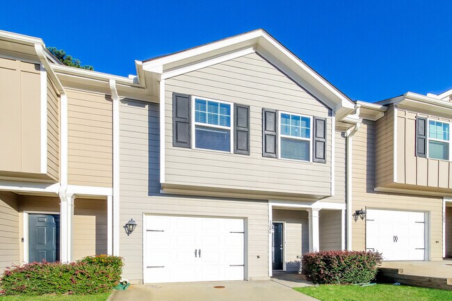 Photo - 1206 Highwood Ln