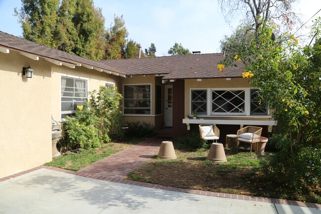 5724 Rhodes Ave
