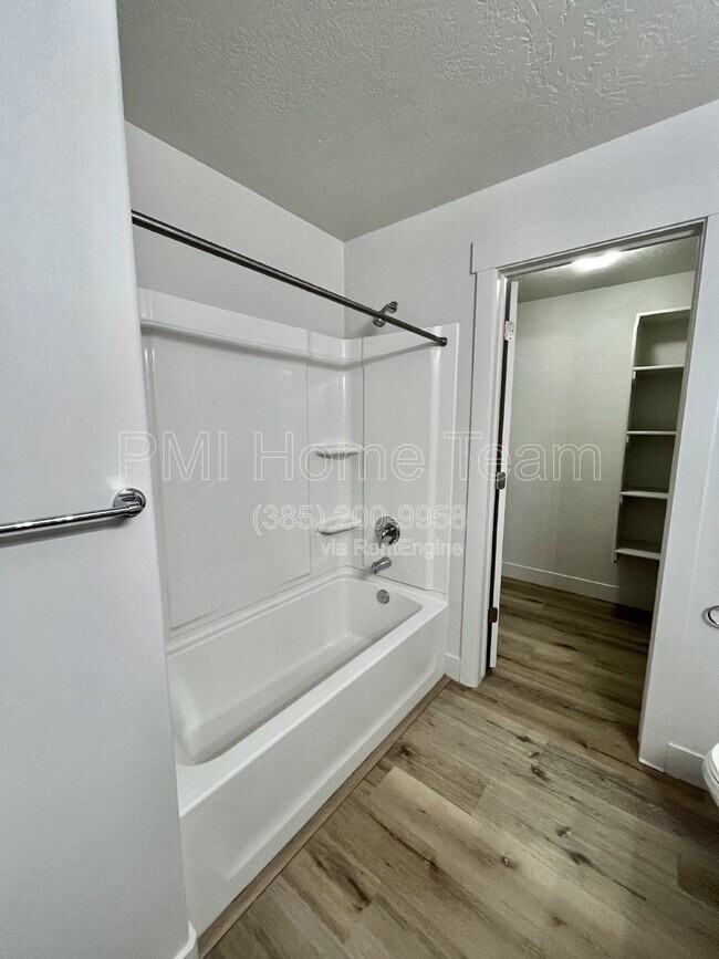 Photo - 2874 Kiesel Ave Unidad 203