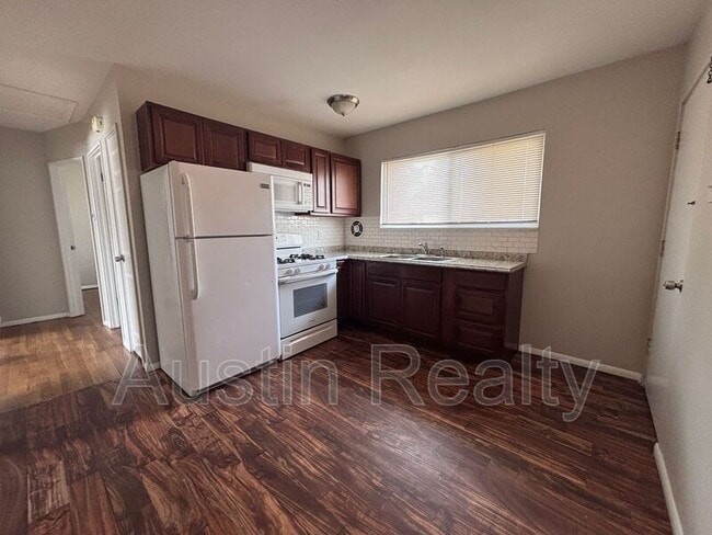 Photo - 8634 Burton Ave Unidad B