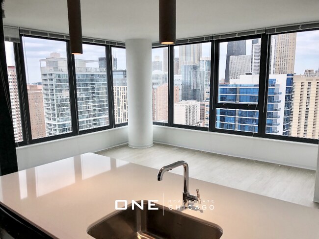 156 W Superior St Unit 3