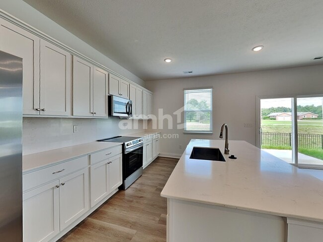 Photo - 412 Golden Maple Pl