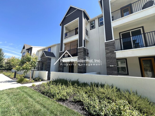 Building Photo - Updated 4bd/3.5ba Natomas Home with Garage!