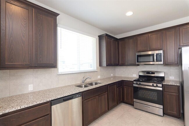 Photo - 350 Fabion St