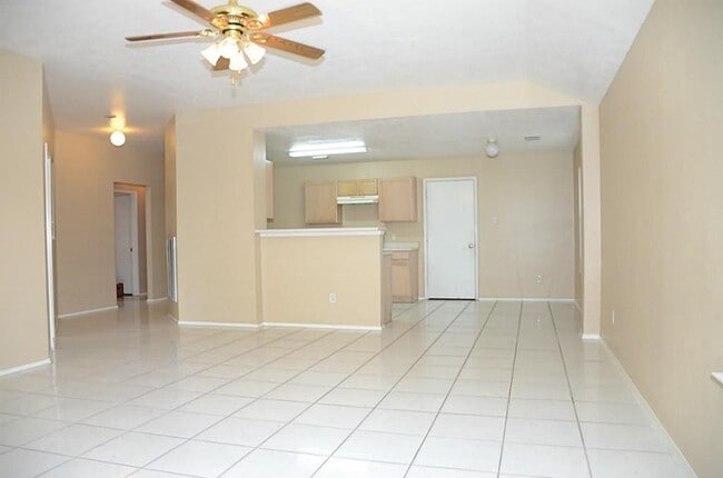 Photo - 719 Willow W Dr