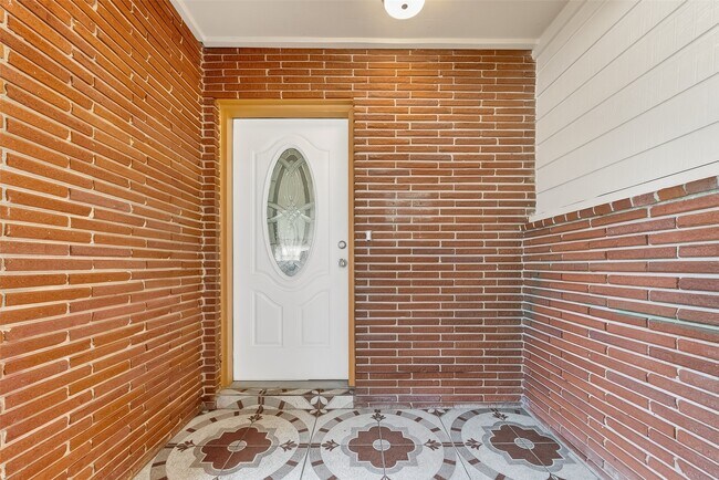 Photo - 807 Ruth St
