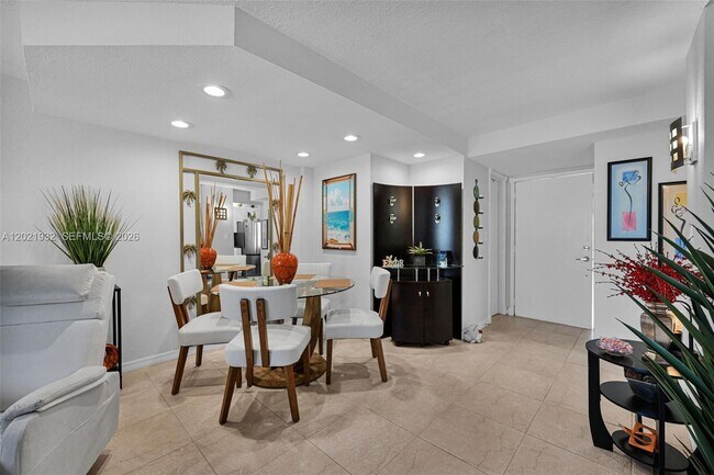 Photo - 1334 Collins Ave Unidad 403