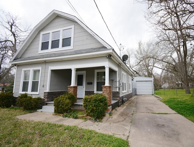 Building Photo - 407 N Chappell Hill St