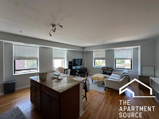 Photo - 1337 W Fargo Ave Unit 404