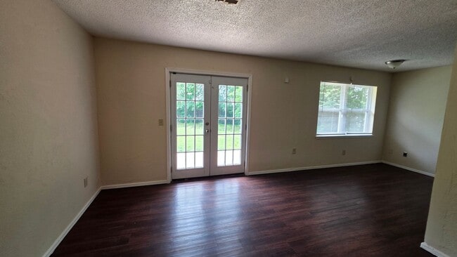 Photo - 3 Bed 1 bath home in MWC.