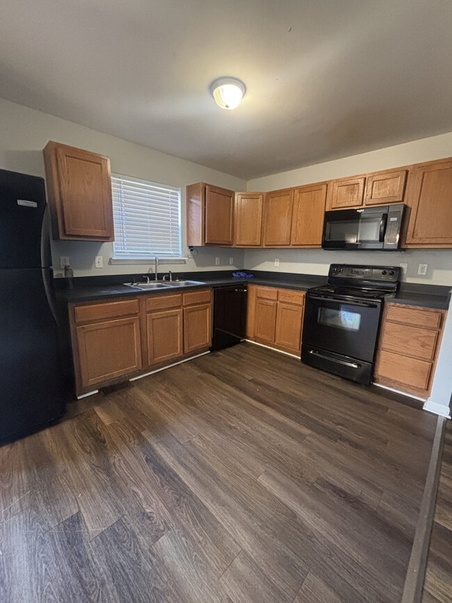 Photo - 539 Maple St