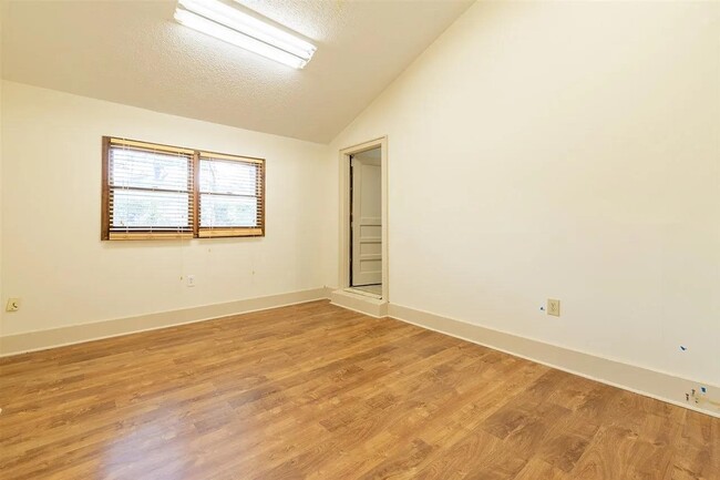 Photo - 644 Craft Rd