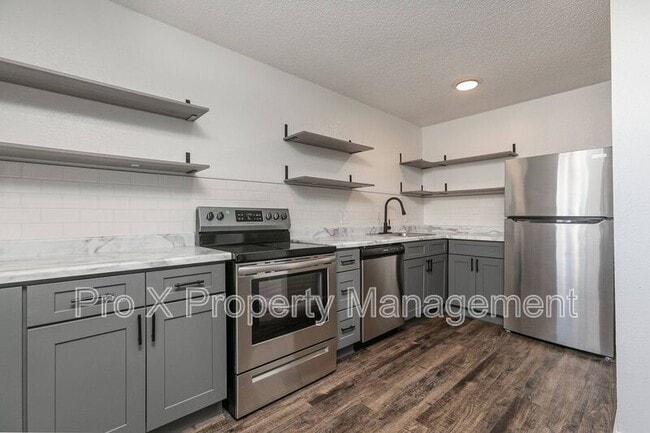 Photo - 1138 E Walnut St Unit 5