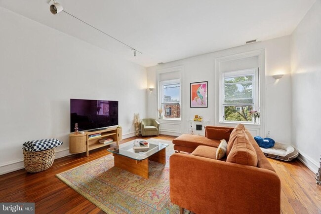 Photo - 1731 Bainbridge St