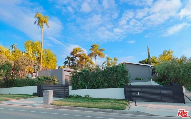 Photo - 8400 Mulholland Dr