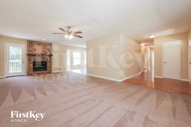 Photo - 1701 Underwood Dr SE