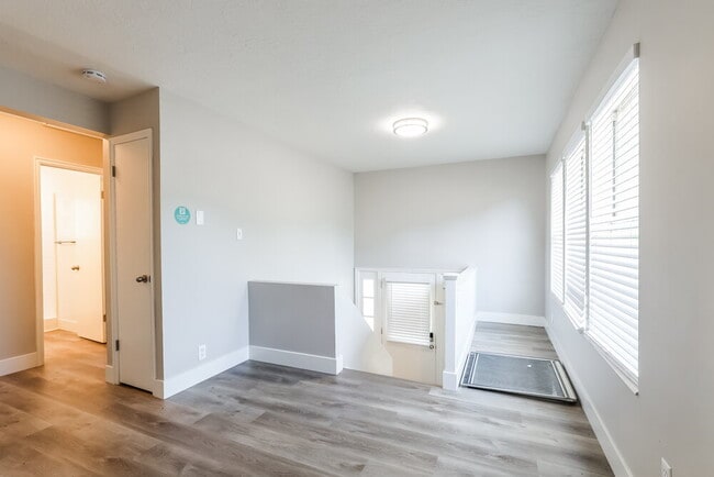 Photo - 4345 S 700 W