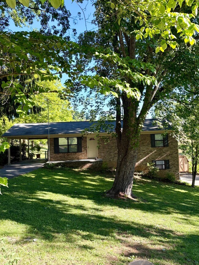 Photo - 412 Meadowview Ln