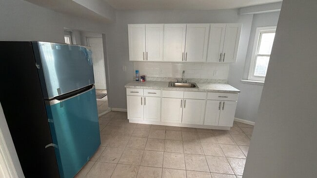 Building Photo - 8 Rutgers Ave Unit Bsmt