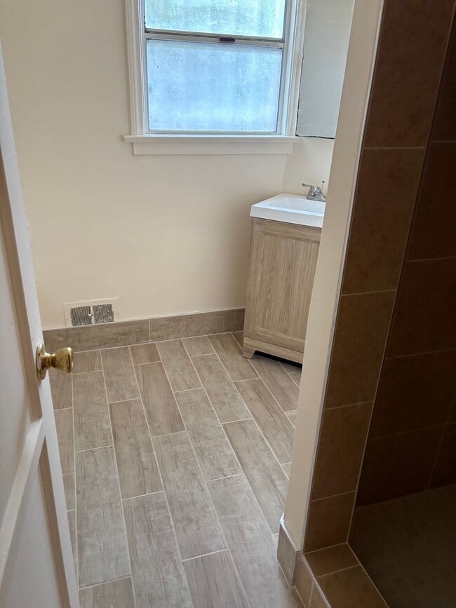 Photo - 5631 Edgemar Ave Unit 5631 Edgemar Ave
