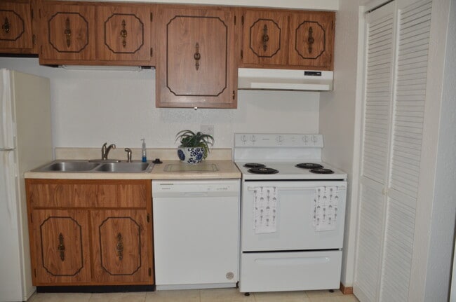 Photo - Elm Garden Apartments