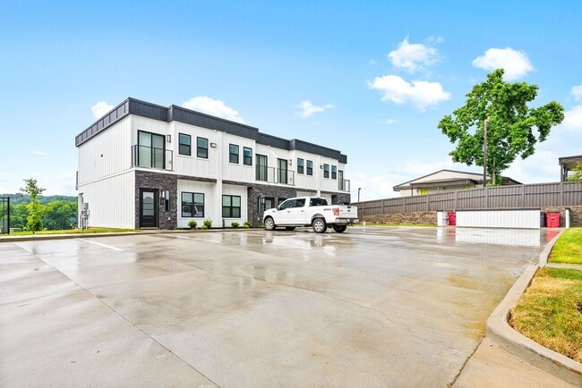 Photo - Hickory Grove Blvd - 111