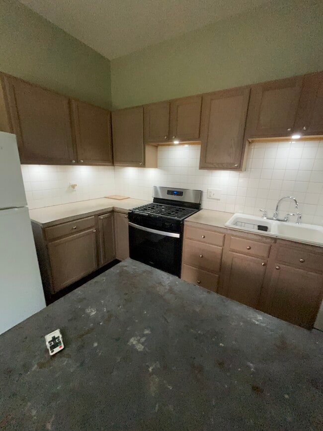 Photo - 222 W 2nd Ave