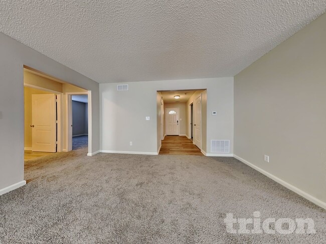 Photo - 2490 Lakecrest Dr