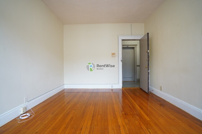 Photo - 228 Kelton St Unidad 16