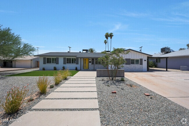 Building Photo - 2809 E Shangri La Rd Rental