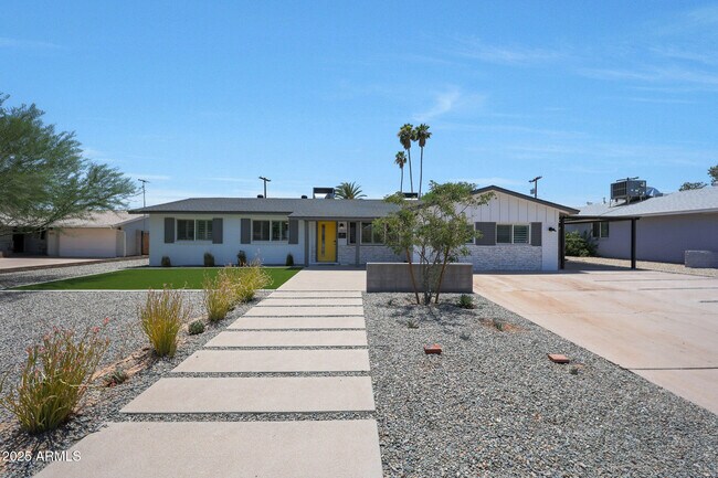 Photo - 2809 E Shangri La Rd House