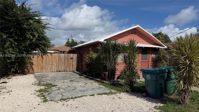 Photo - 329 NE 58th St Unit 0