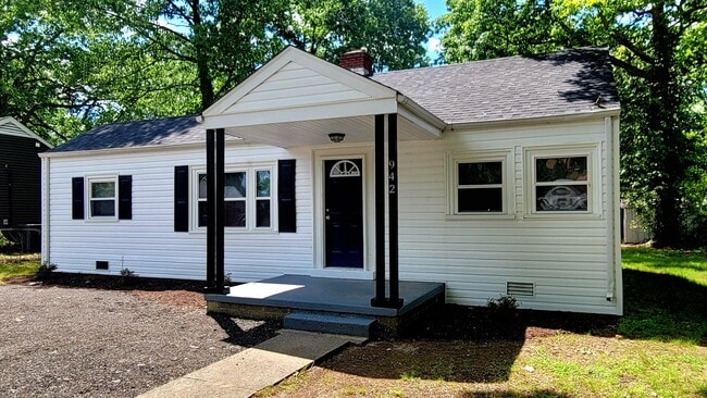 Photo - 942 Halsey Ln