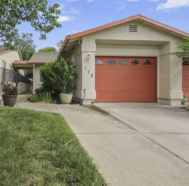 Building Photo - Enjoy the Fireworks from your front yard!