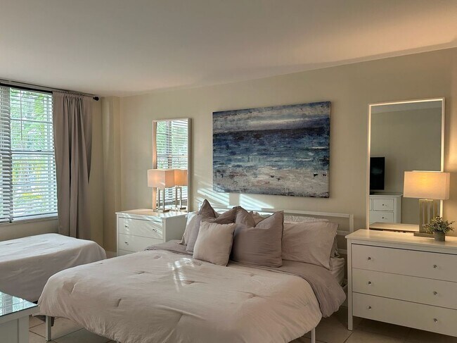 Photo - 5161 Collins Ave