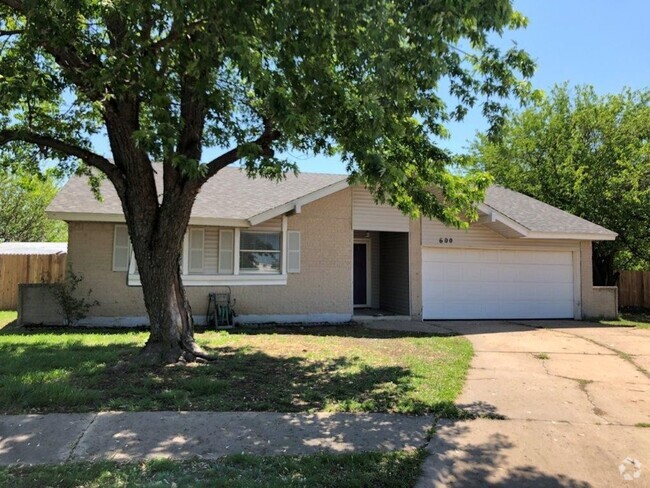 Building Photo - Moore Schools!! Newly remodeled 3 bed 2 ba... Rental