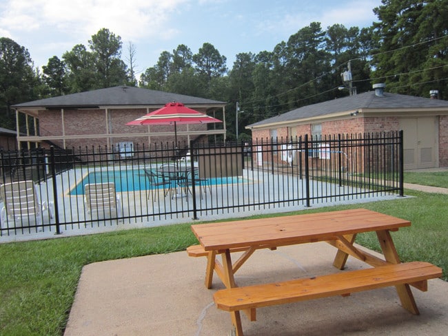 Royal Crest Apartments