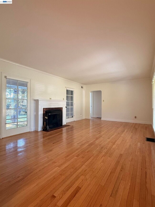 Photo - 4275 Heyer Ave