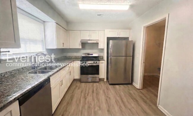 Photo - 1085 Samuel Dr