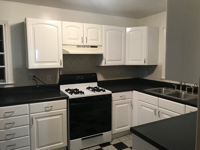 Photo - 1933 Kilburn Dr NE