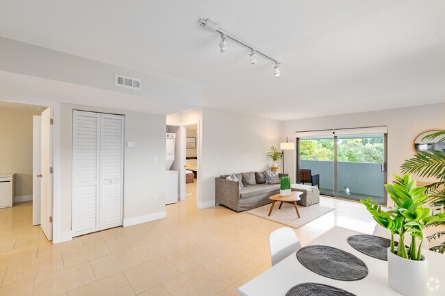 Building Photo - Orduna Court
