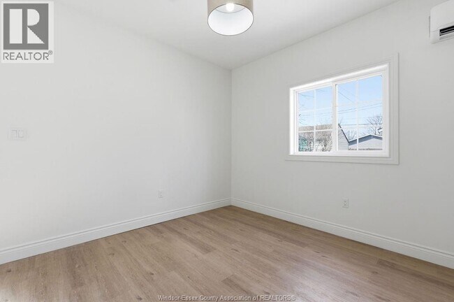 Photo - 1329 St Anne St