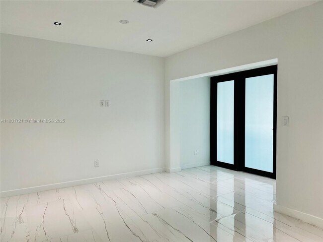 Photo - 1155 102nd St Unidad 10 Rental