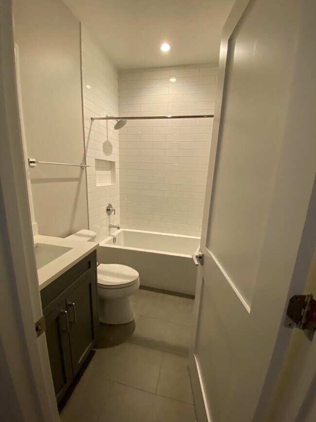 Photo - 3347 N Kenmore Ave Unit 3S