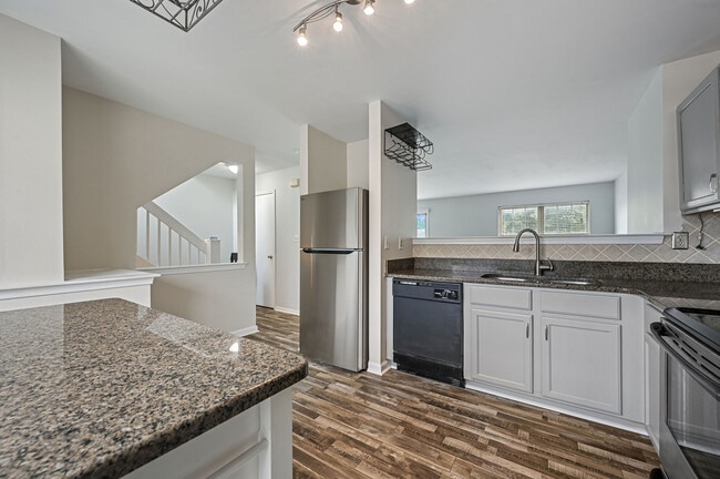 Photo - 142 Thames Dr