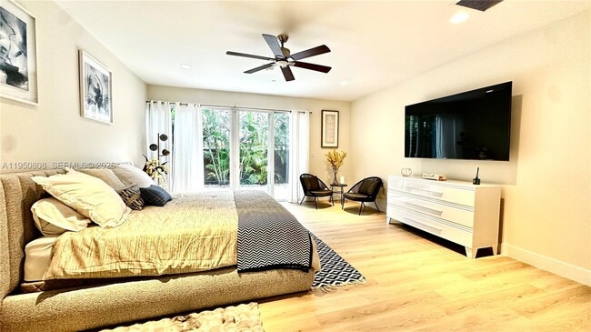 Photo - 814 NE 19th Ave