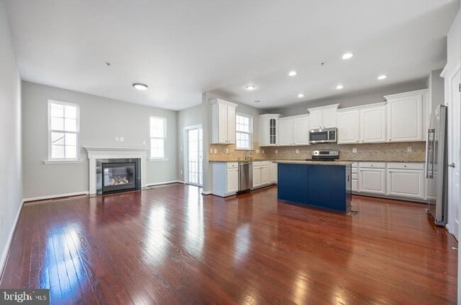 Photo - 844 Oriole Ave