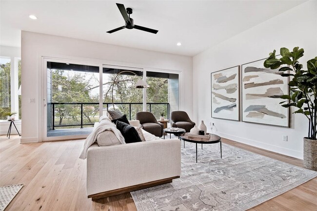 Building Photo - 212 NW 9th St